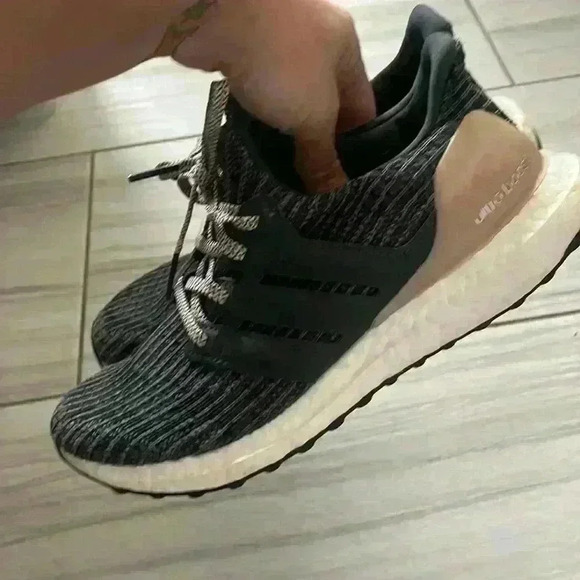 Adidas Ultra Boost - Picture 2 of 6